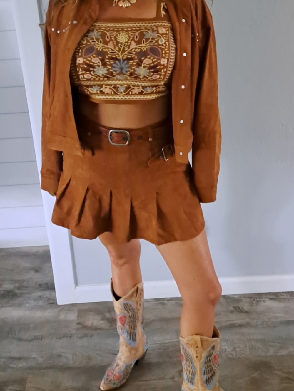 Jacquie The Label Matisse Faux Suede Brown Suede Top NWT - Picture 3 of 8